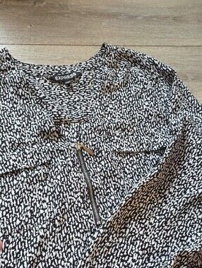 ❤️ 3 /$25 Express Black & White Zip-Front Printed Long Sleeve Top